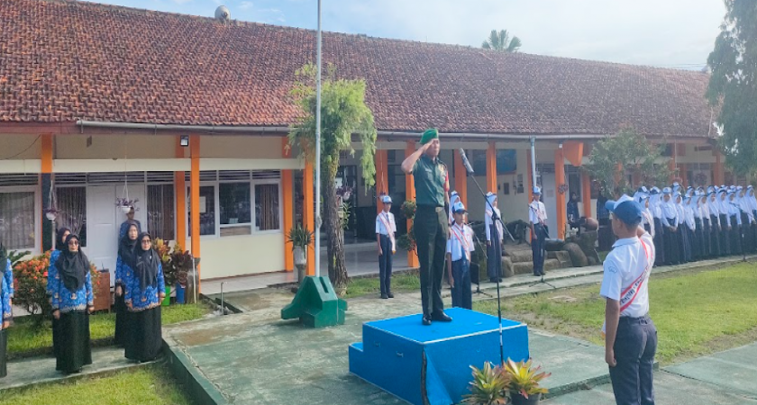 Kegiatan Upacara Bendera dan Penyerahan Piala SMPN 1 Purwojati