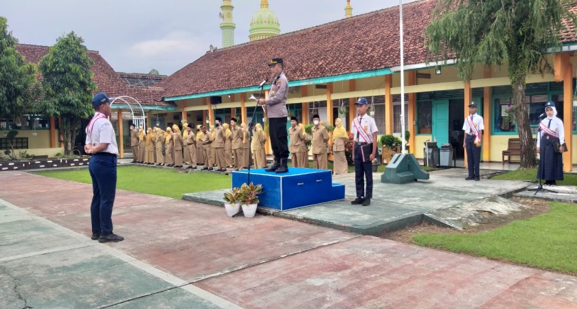 UPACARA BENDERA HARI SENIN BERSAMA BAPAK KAPOLSEK PURWOJATI