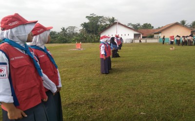 Pelayanan Kesehatan PMR “Pranadhipa” SMP Negeri 1 Purwojati di Upacara HUT Ke-80 RI